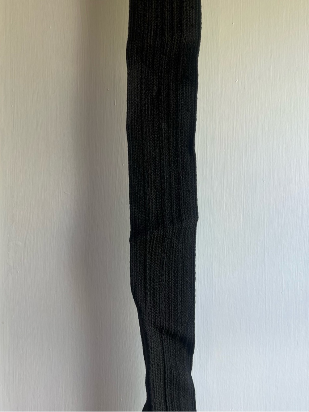 Black Ribbed Knit Scarf - Picture 2 of 4